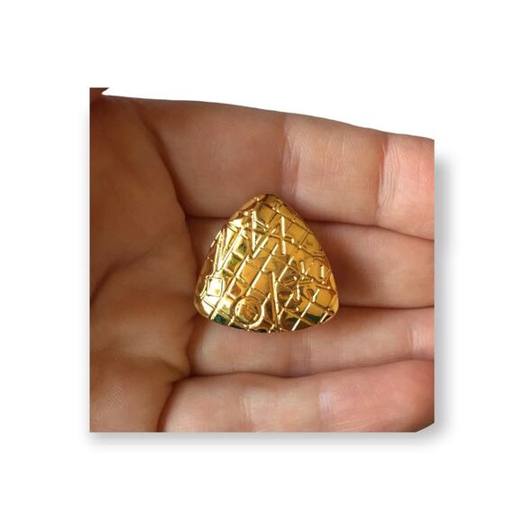 Abstract design triangle bright gold tone clip on earrings - Picture 11 of 11